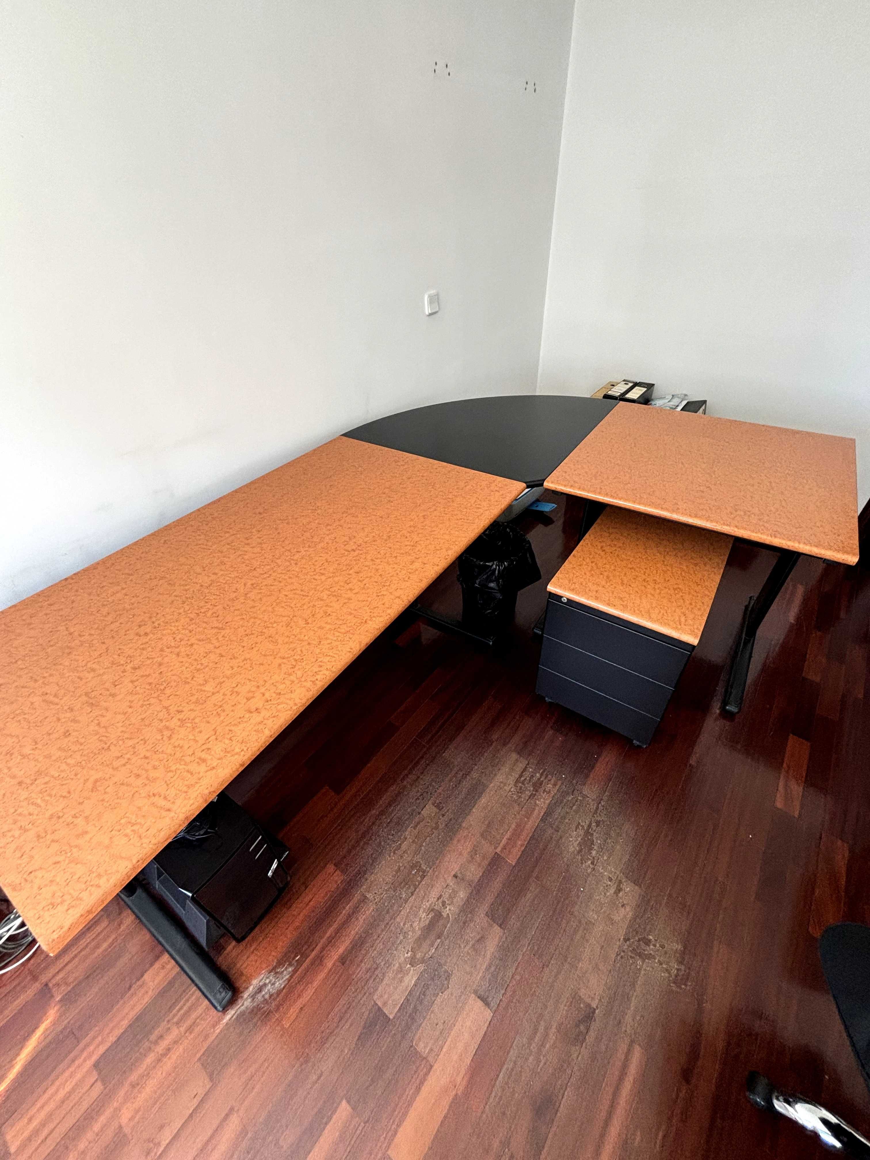 Conjunto secretária escritório (3 mesas + bloco de 3 gavetas)