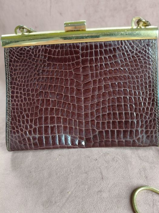 Elegancka torebka vintage ze złotym łańcuszkiem 35