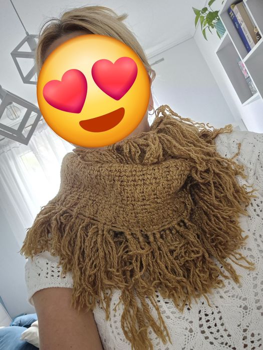 Nowy, mięciutki szalik z frędzlami
