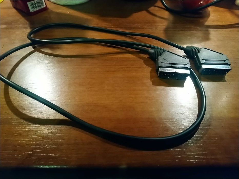 Przewody EURO SCART - rozdzielacz, EURO - EURO, EURO - na 6 RCA cinch.