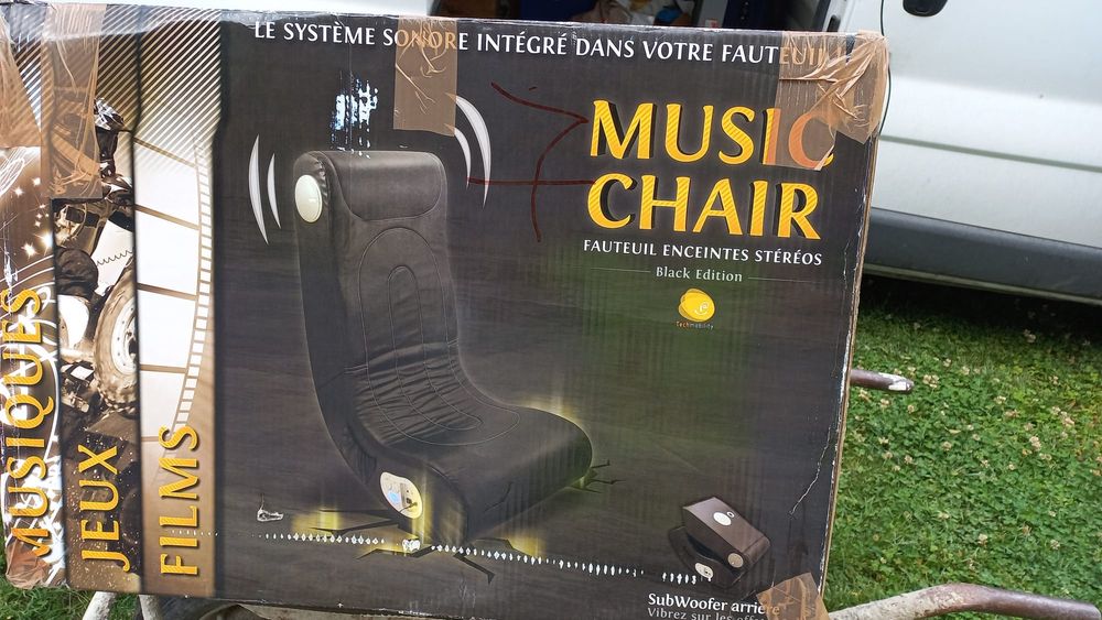 Cadeira gaming / musica com som embutido