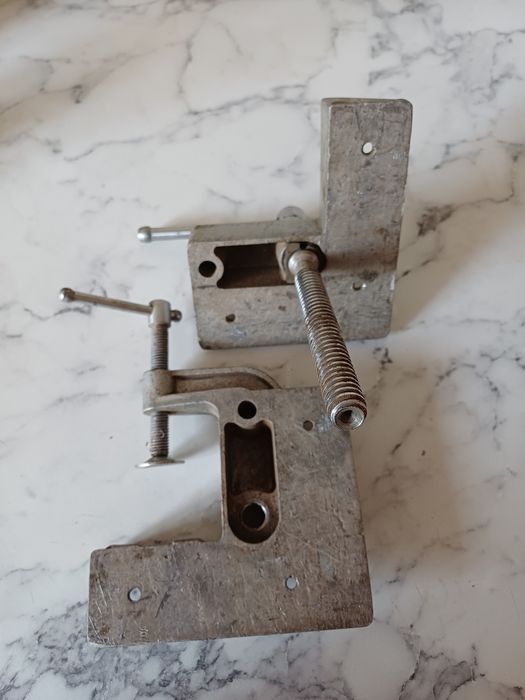Угловые тиски времен СССР
