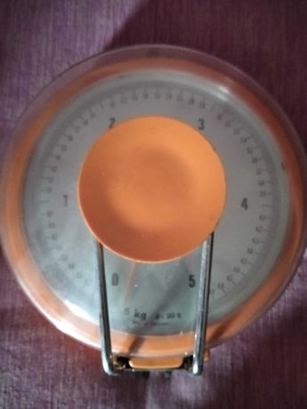 Balança de cozinha cor-de-laranja