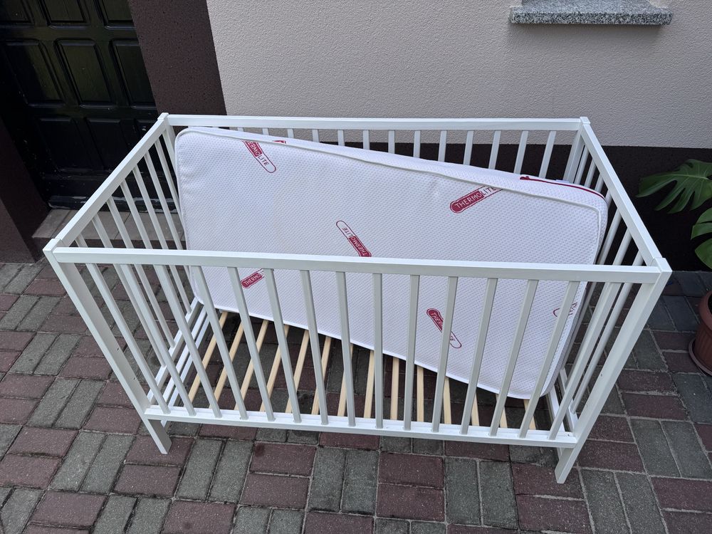Łóżeczko dziecięce + materac