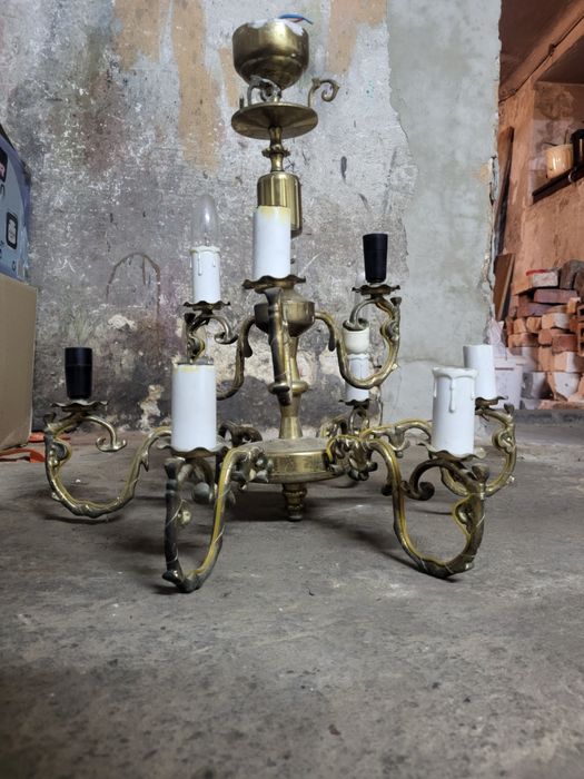 Mosiężny żyrandol do renowacji