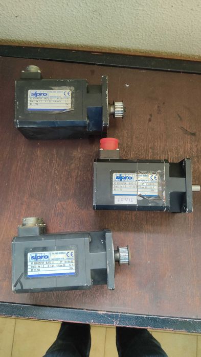 Controlador Sipro siax 200 com 3 servomotores e respetivas drives