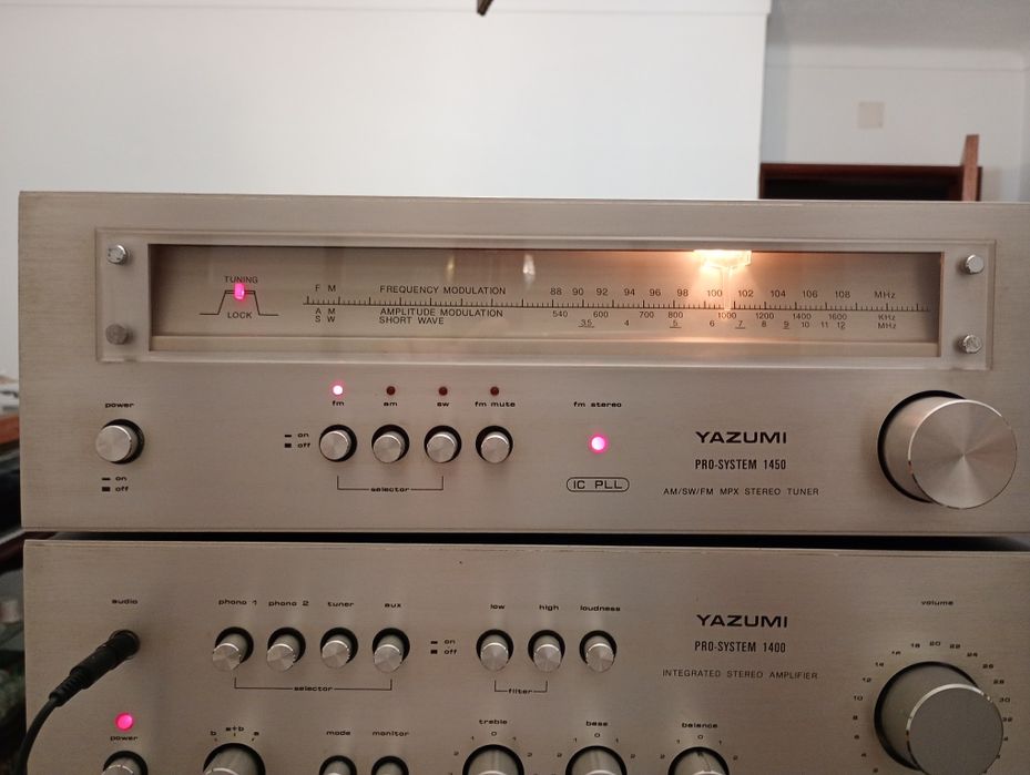 Amplificador e tuner Yazumi