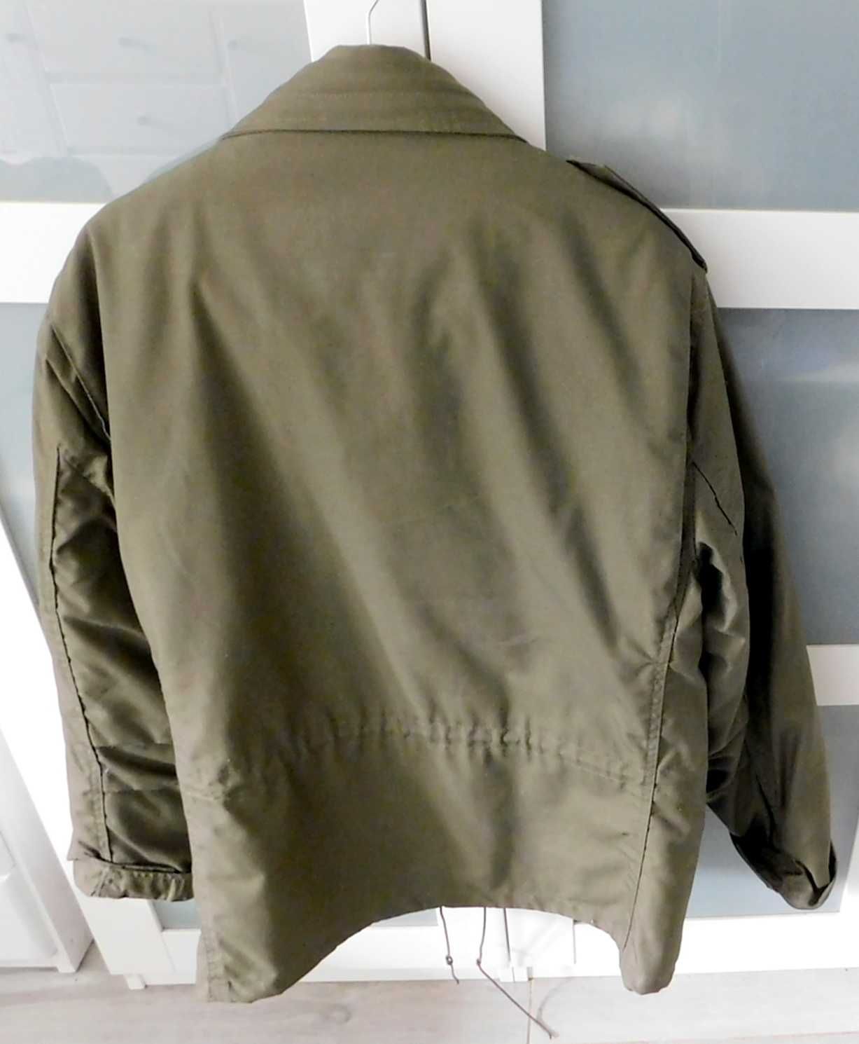 Kurtka w stylu militarnym