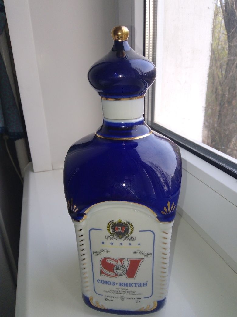 Бутылка на 1 литр сувенирная.