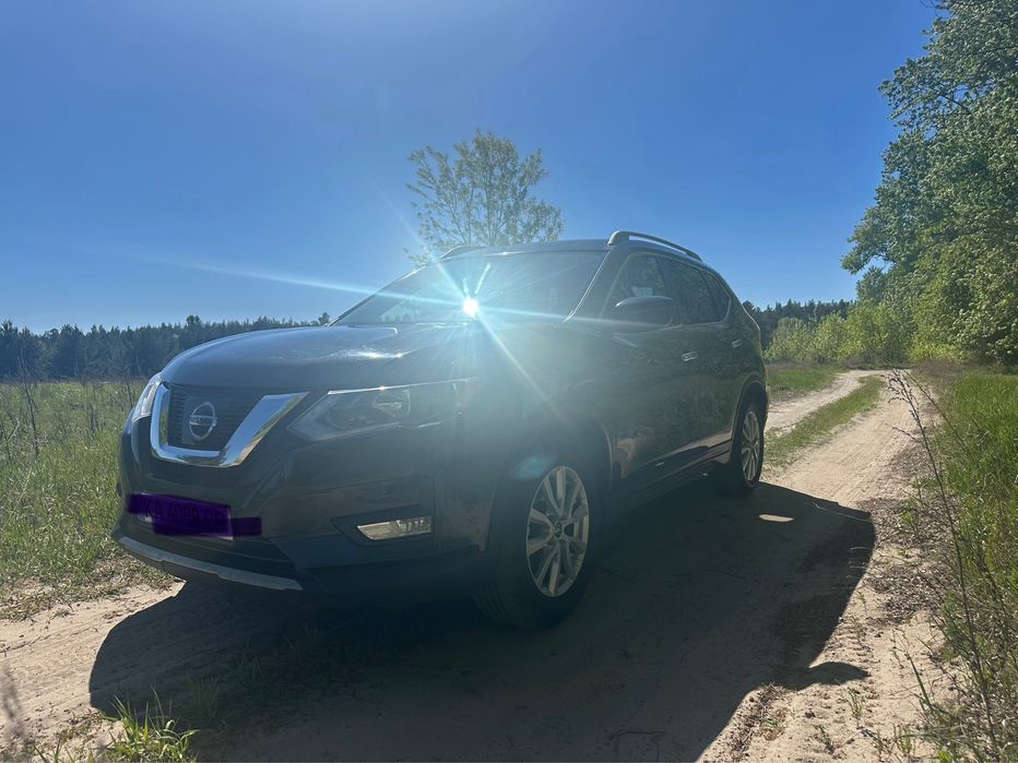 Легковий автомобіль Nissan Rogue 2018 року