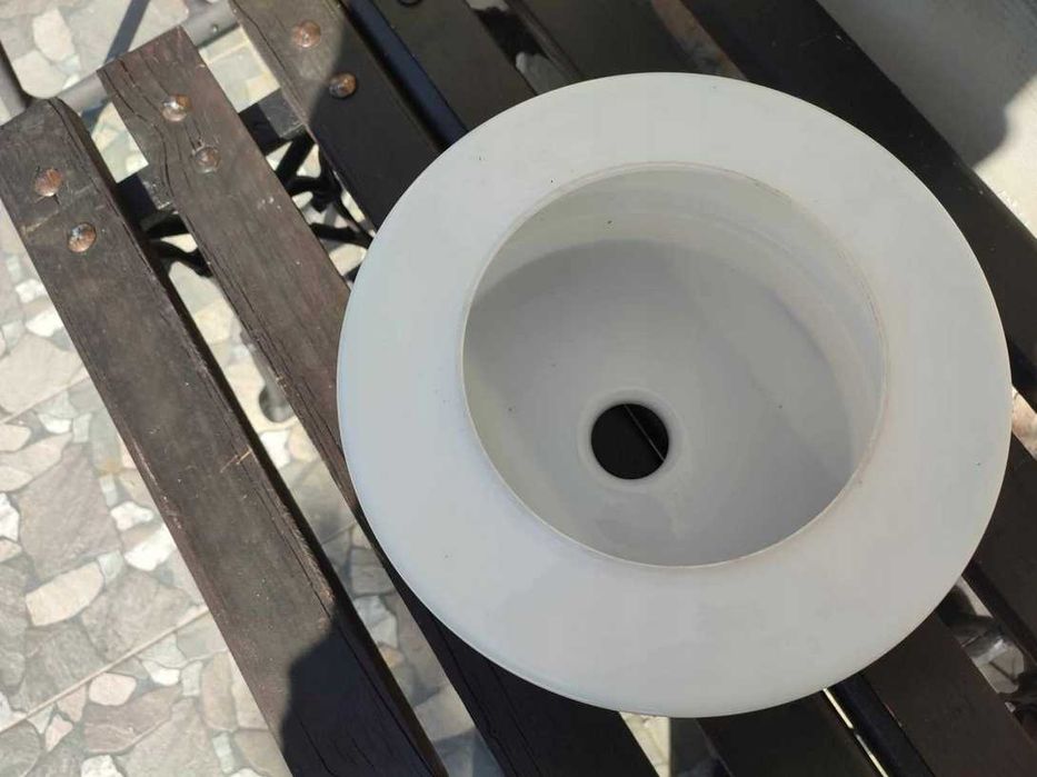 Stary klosz biały na lampkę,lampę,śr.15,7 wys.17,5 cm.