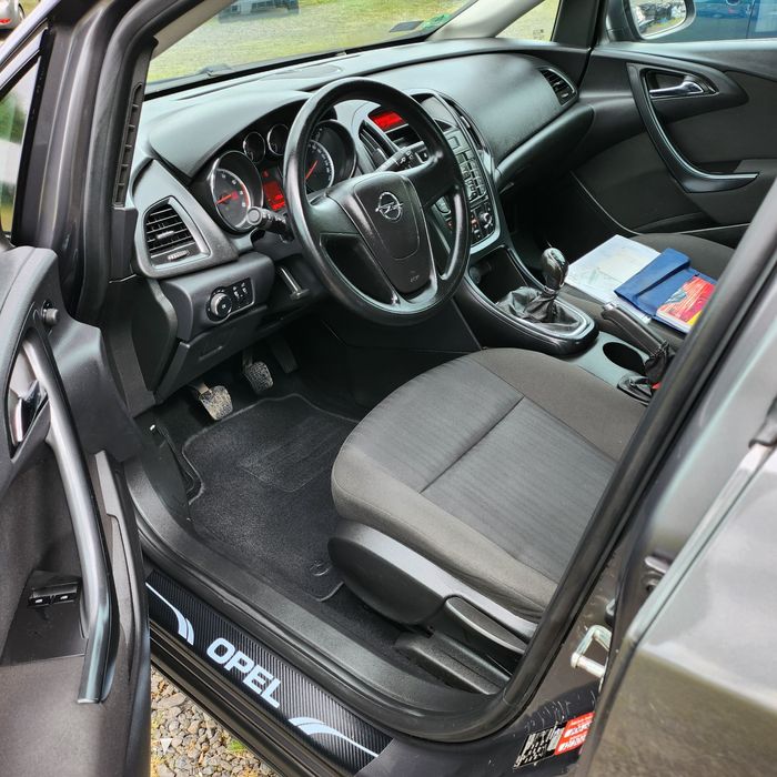 Opel Astra 2011r 1.4 Zwykła Benzyna Zarejestrowany Piękny Stan