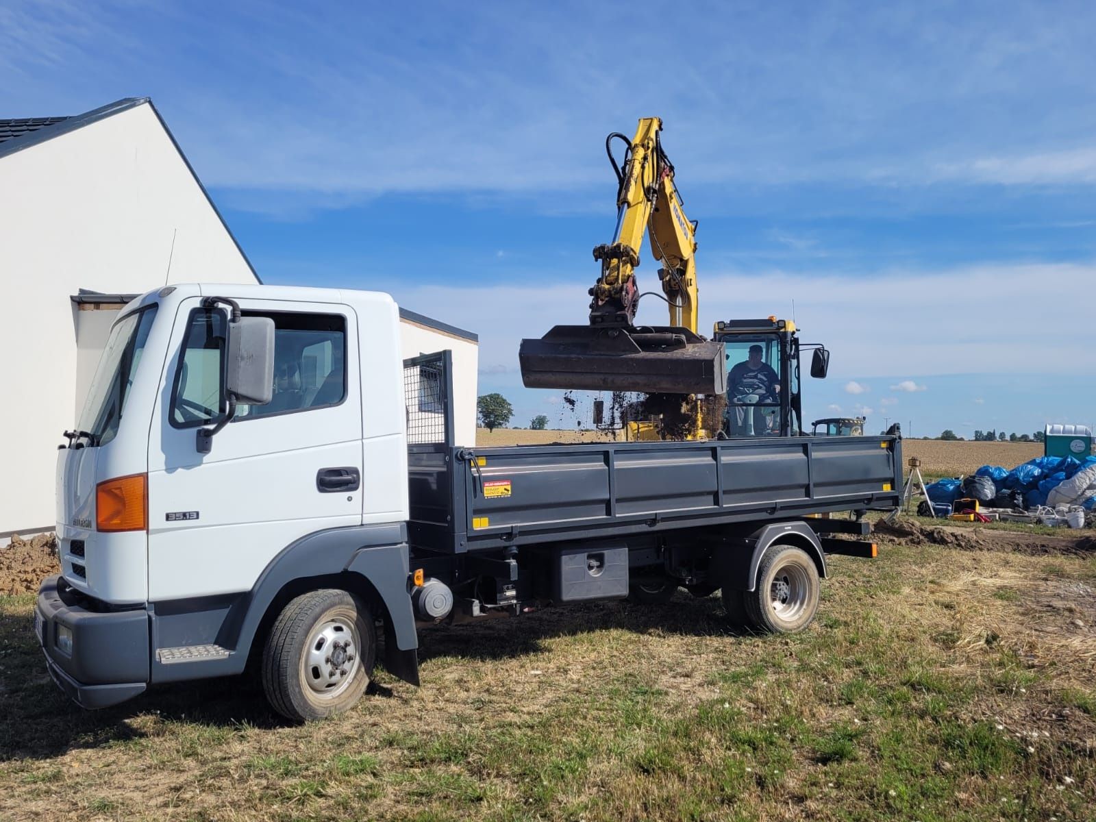 Transport wynajem auta z kierowca Ziemia ,piasek ,kruszywo ,beton ,