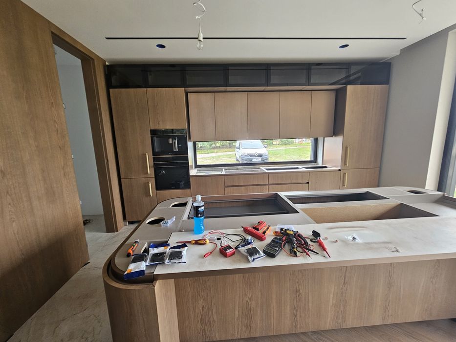 Prace domowe i wykończeniowe – panele, malowanie, drobne remonty