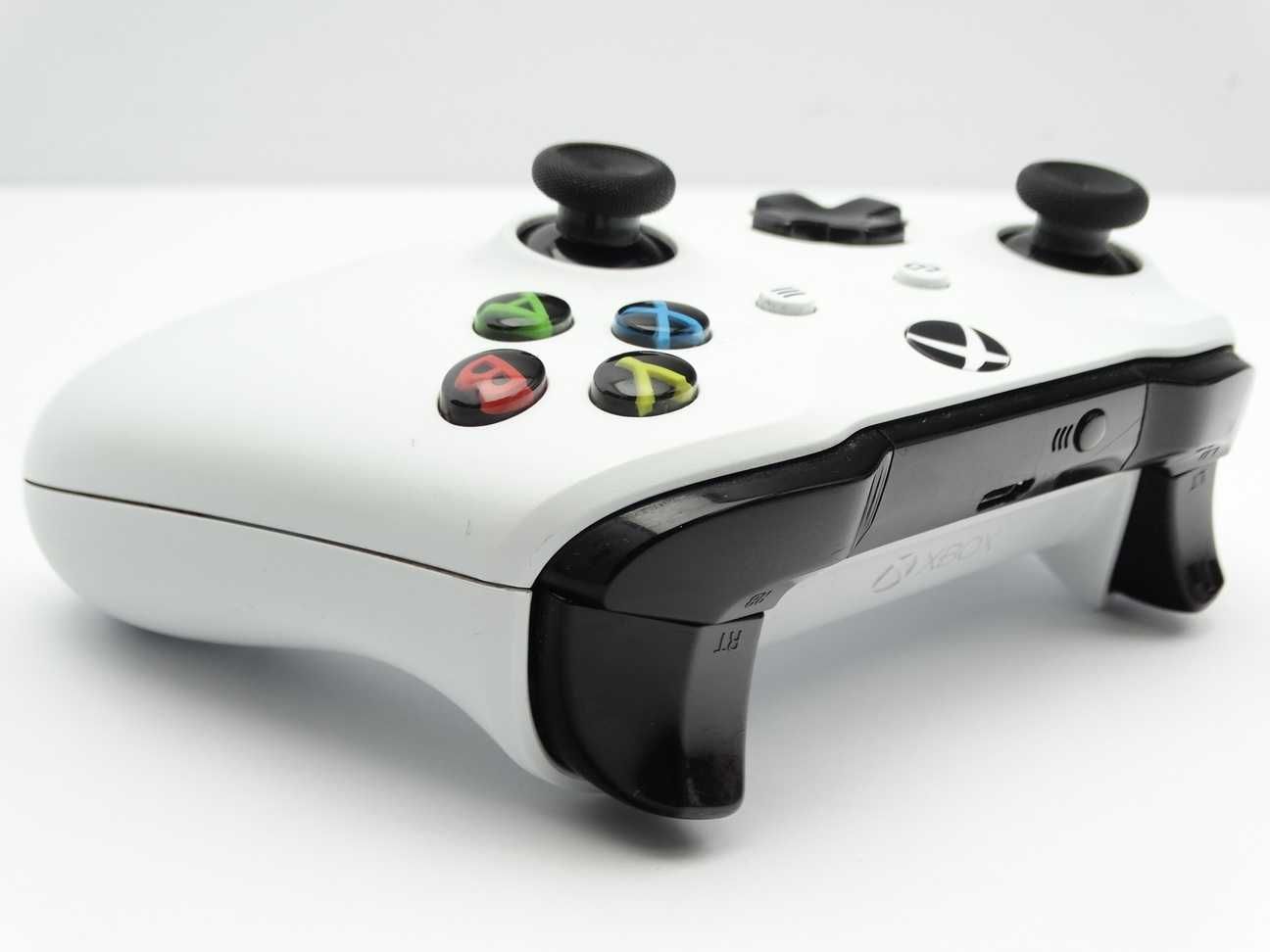 Konsola Microsoft XBOX One S 1TB Model 1681 Pad
