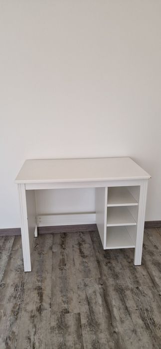 Secretária branca IKEA