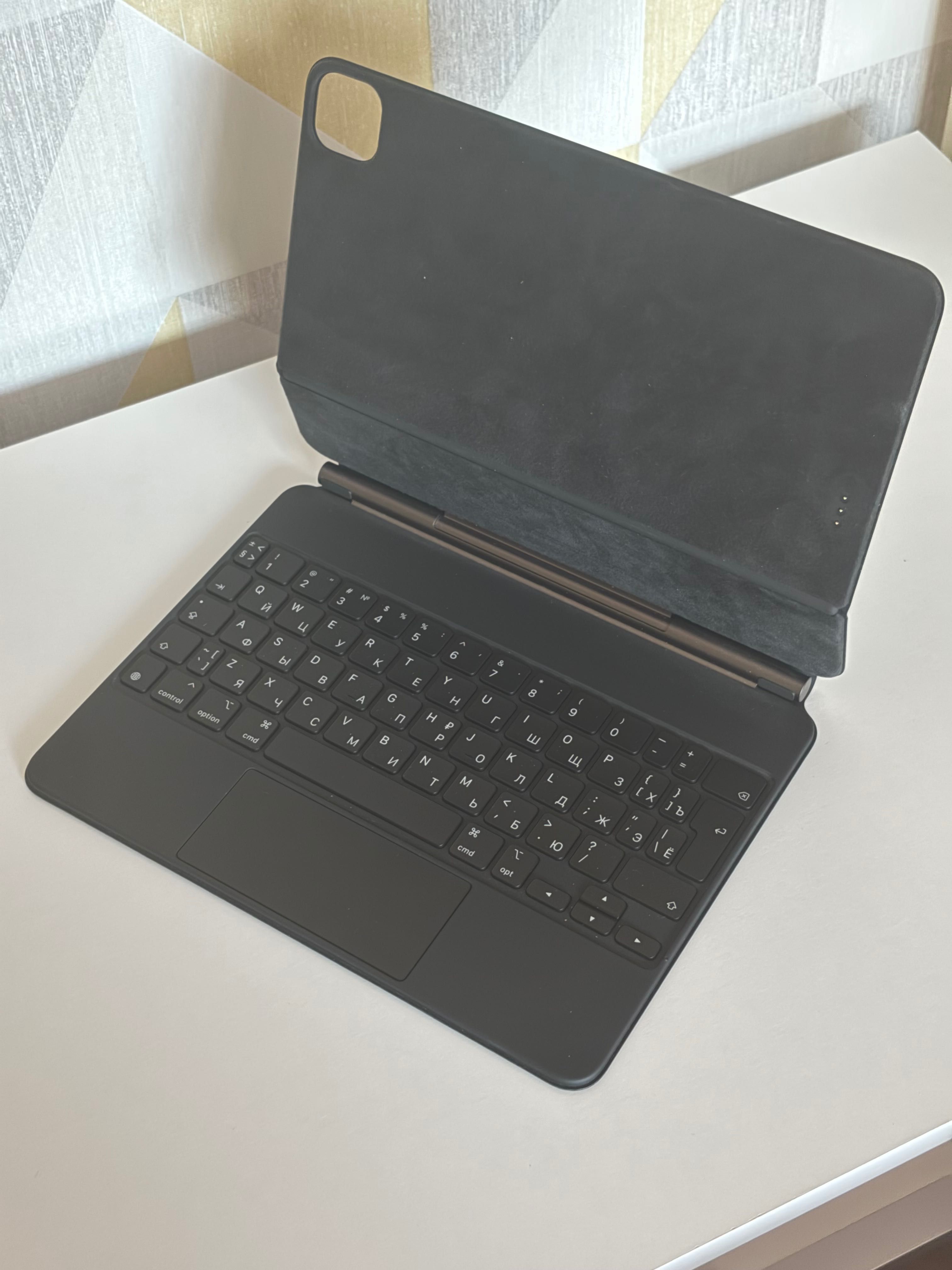 Magic Keyboard MXQT2RS