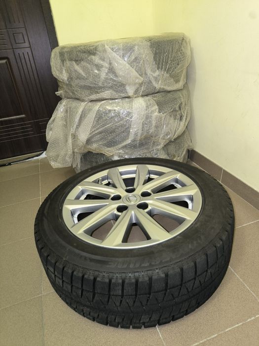 Диски Lexus з майже новою зимовою резиною Bridgestone 215/55 R17