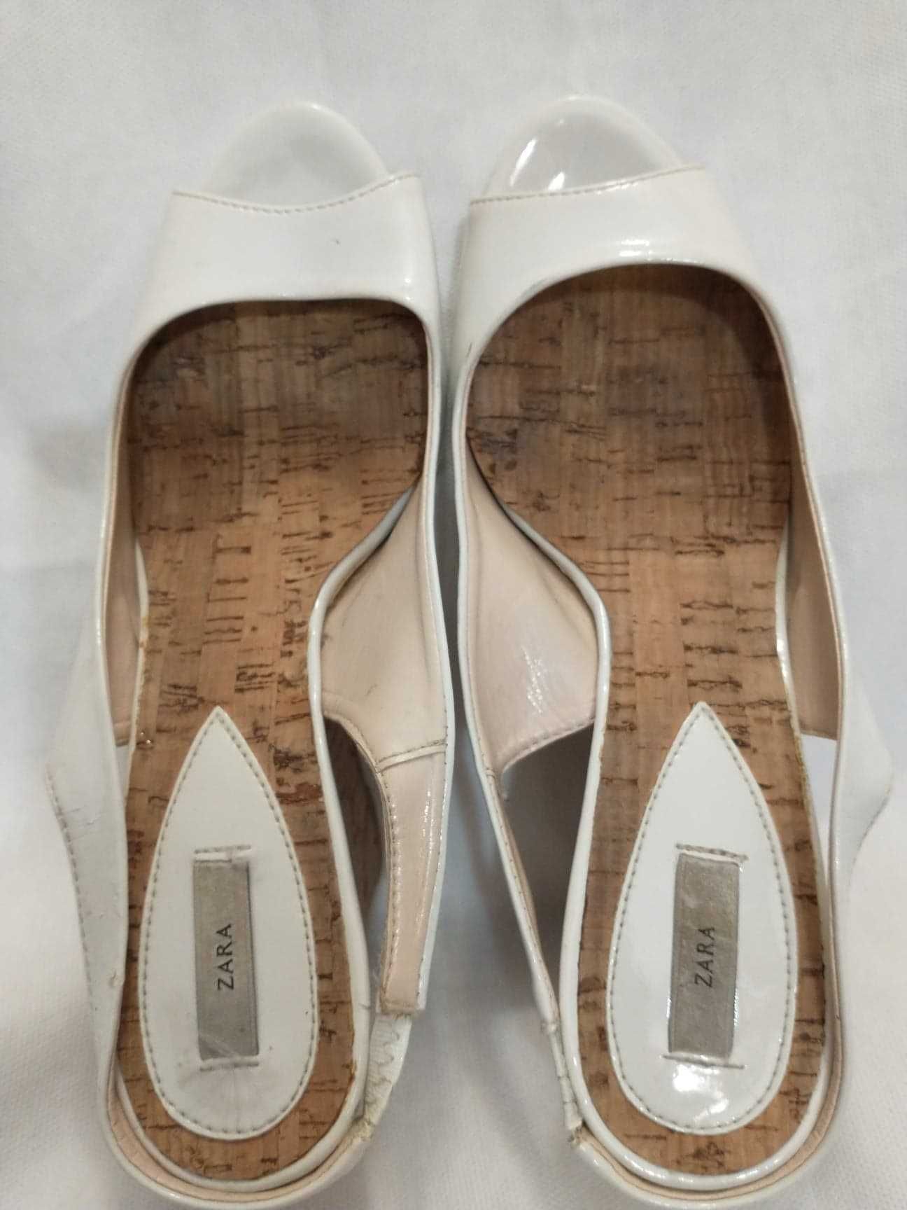 lakierowane białe sandały na korkowej koturnie R. 38