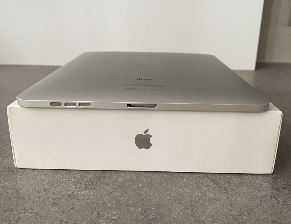 Ipad первого поколения А1219 В идеальном состоянии