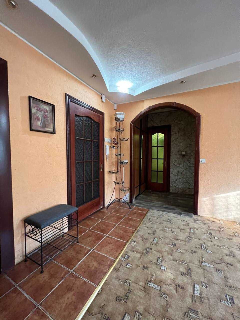 Продам 3-к квартиру (70м2) на ж/м Тополь-3, район школ № 137 и 99