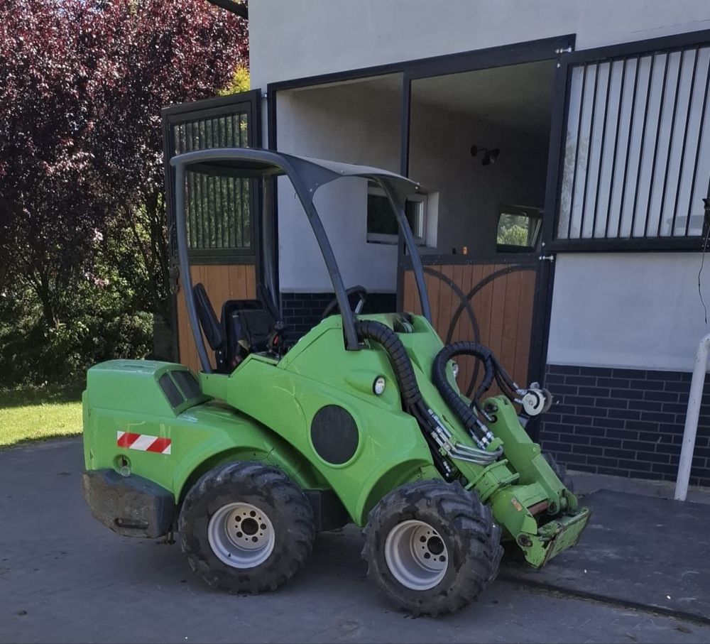Ładowarka miniładowarka Avant 635