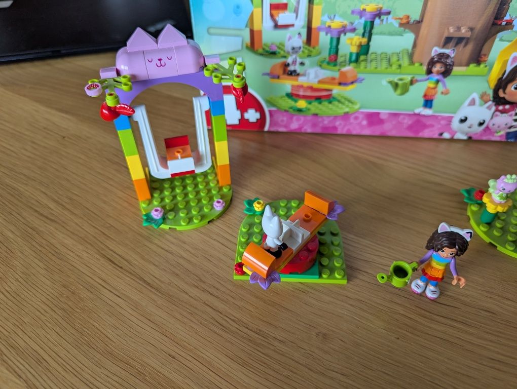 Lego 10787 Gabybby's House 
Przyjęcie w ogrodzie