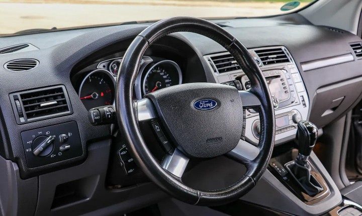 Ford Kuga 2012 року