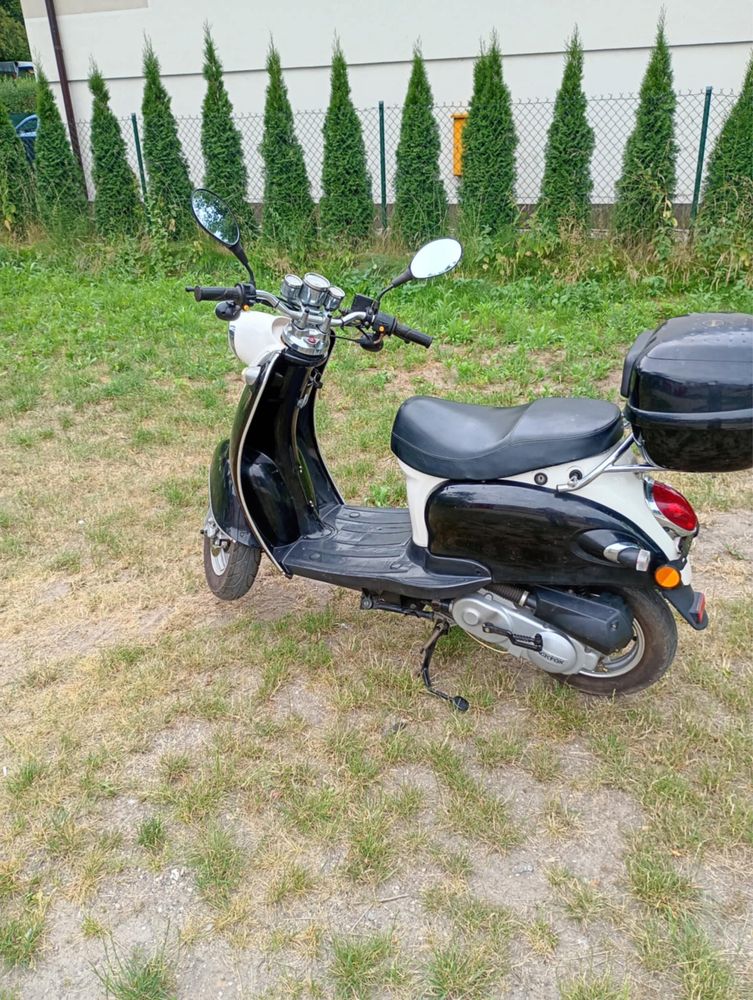 Skuter Yiying 50ccm Jak klasyczna Vespa 2009 rok