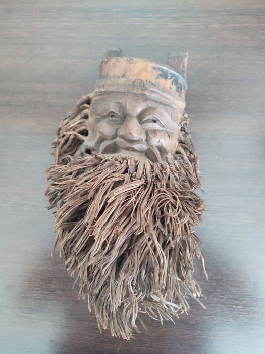 Máscara bastante antiga