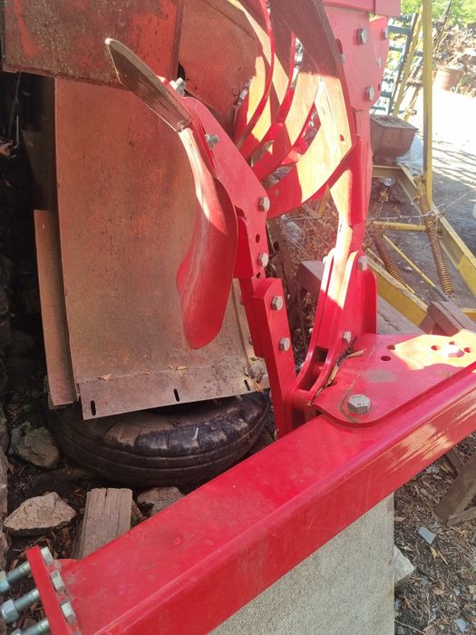 Продам плуг оборотний Унлю 5+1