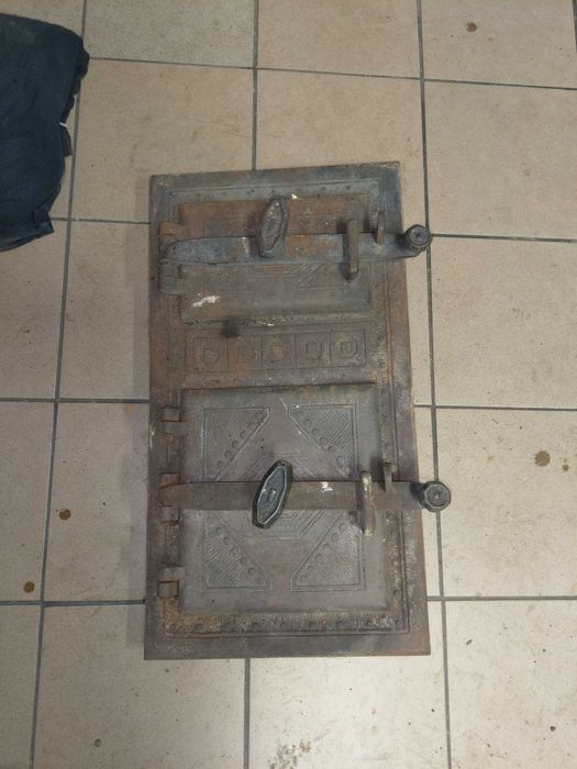 Drzwiczki stare żeliwne i solidne do pieca