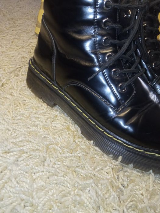 лакові черевики ботинки в стилі Dr. Martens
