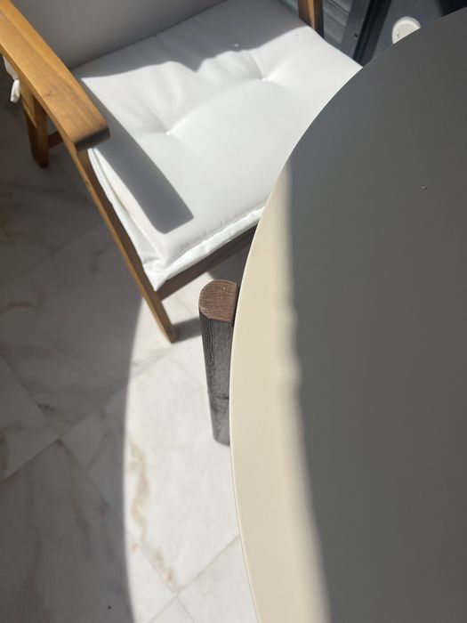 Mesa Jardim redonda em cimento e madeira de acácia (100cm diâmetro)