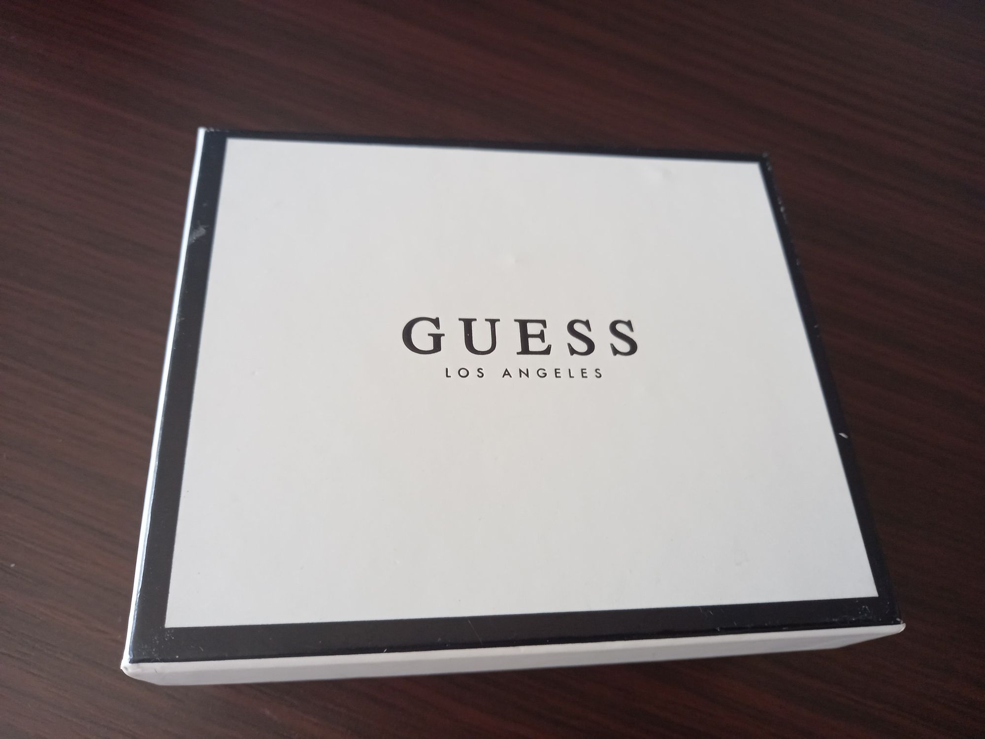 Pudelko guess biale