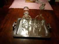 Conjunto de Tabuleiro com 2 Frascos de Vidro