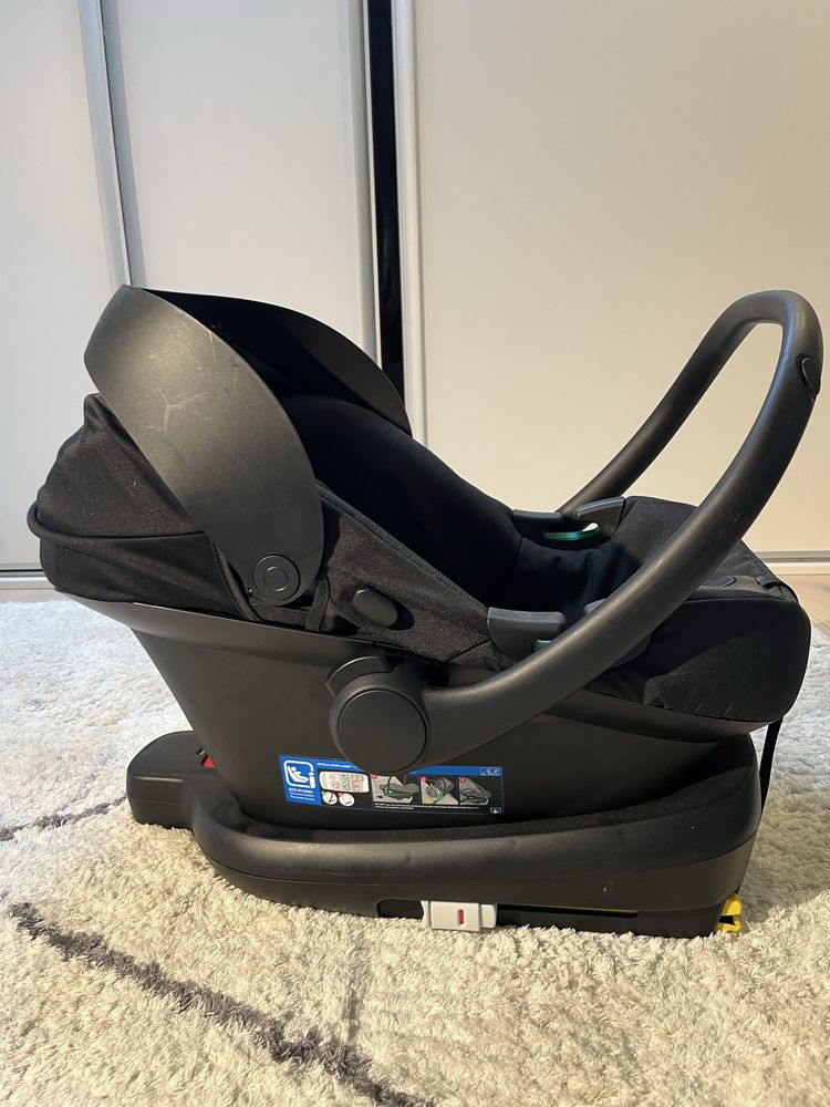 Fotelik   jak  Cybex  Novi Baby I‑Size All Black z bazą Isofix Fotelik