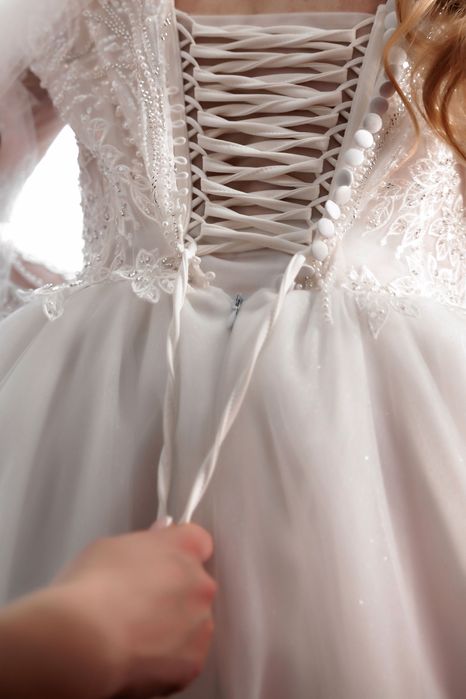 Продам весільну сукню