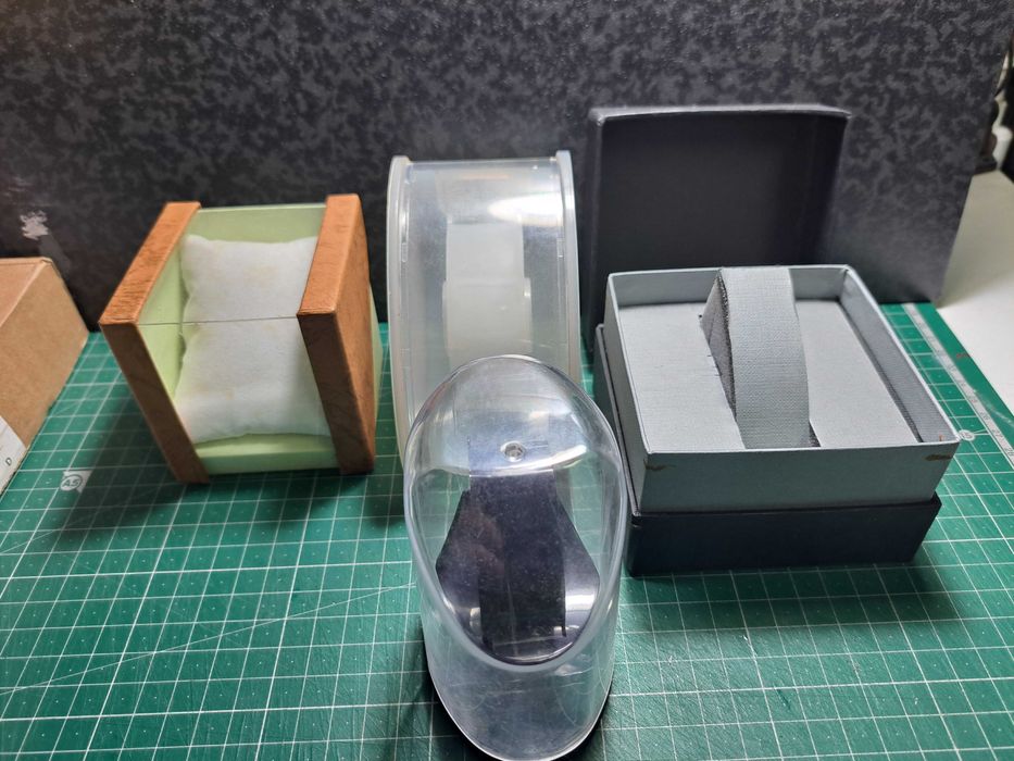 4 Caixas/Expositores de relógios