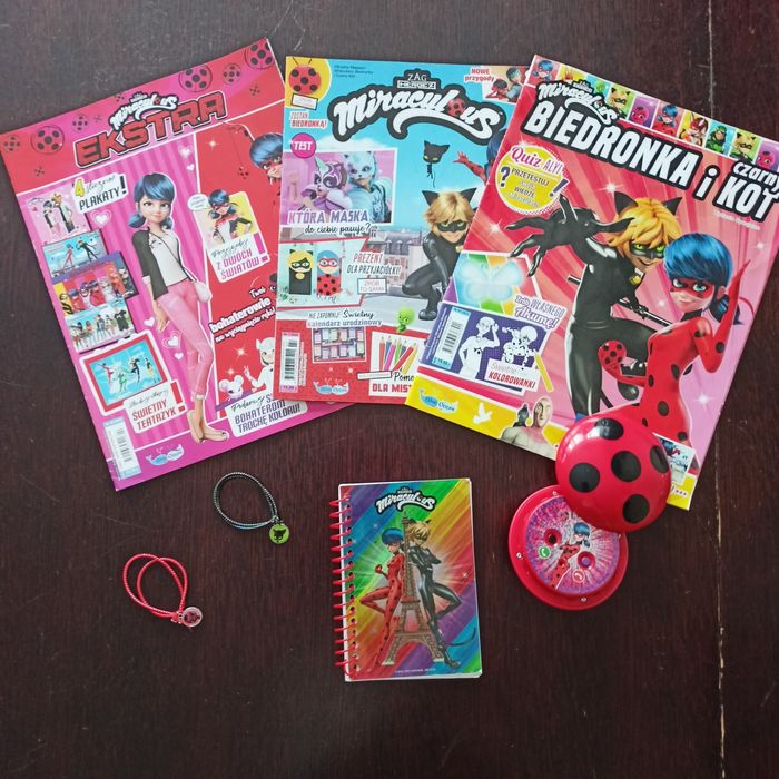 Czasopismo Miraculous Biedronka i Czarny Kot zestaw 3 sztuk + gadżety