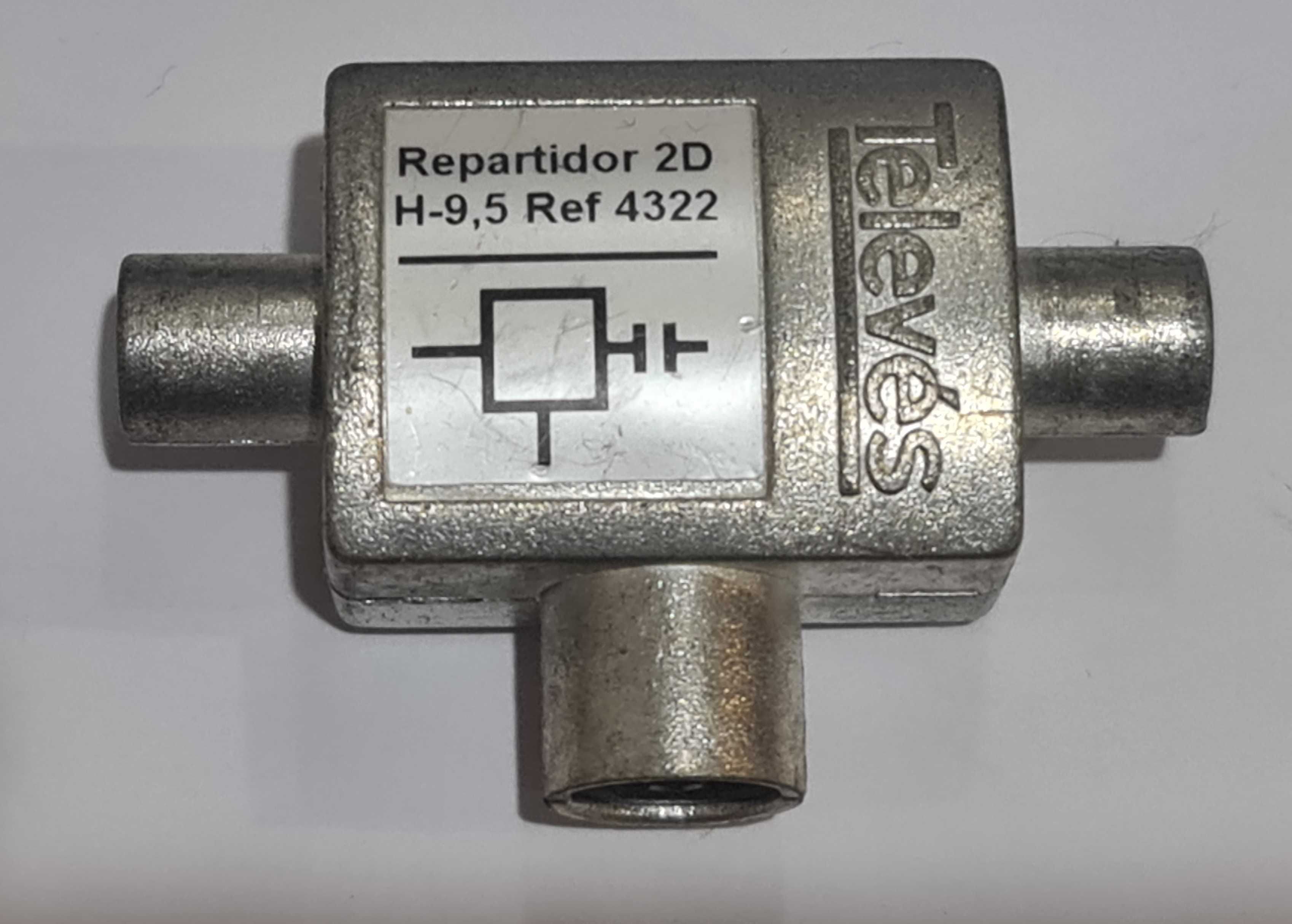 Repartidor interior em T 1 fêmea  para 2 machos Televés.