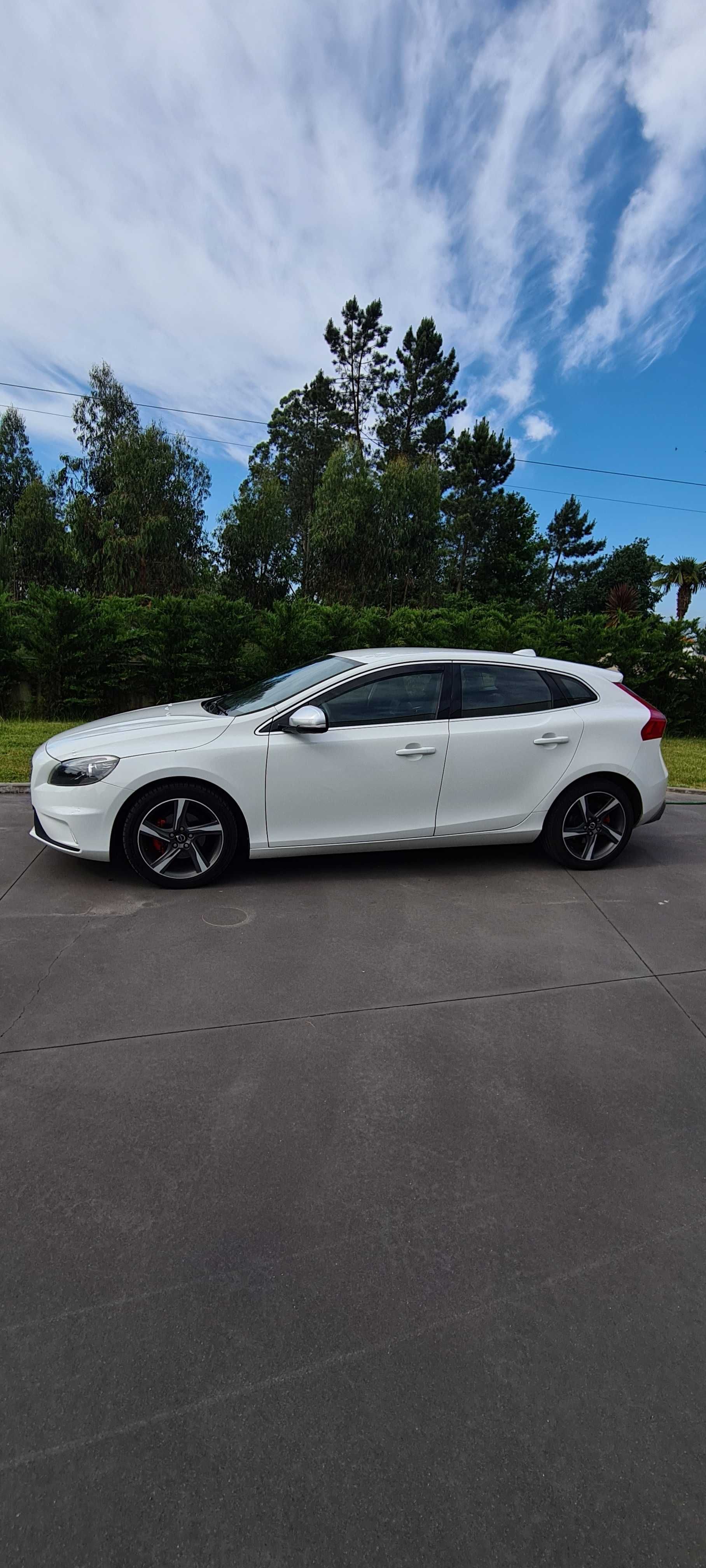 Volvo v40 d2 versão R DESIGN