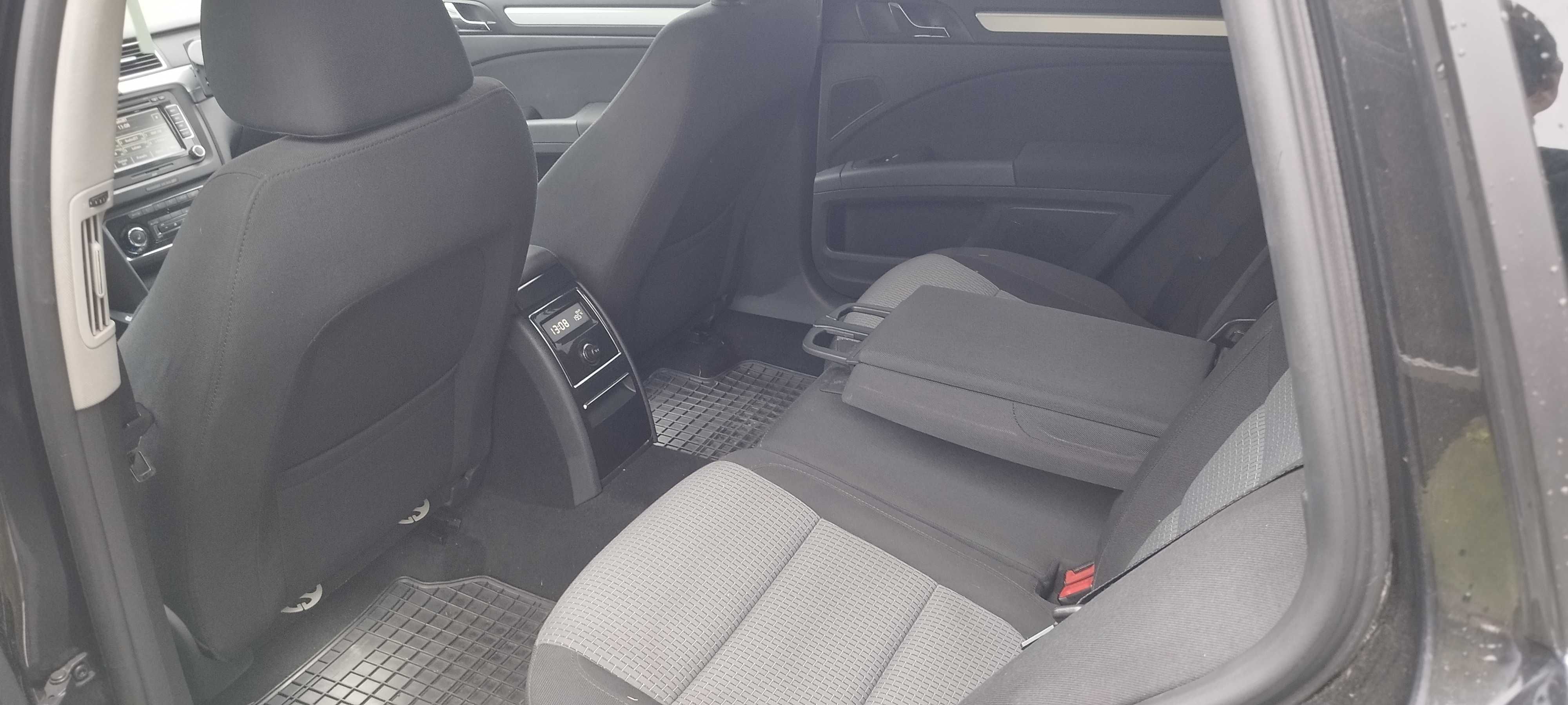 Skoda Superb 2.0 TDI 170km Świeze OC i PT Hak Bogata Wersja Duze Kombi