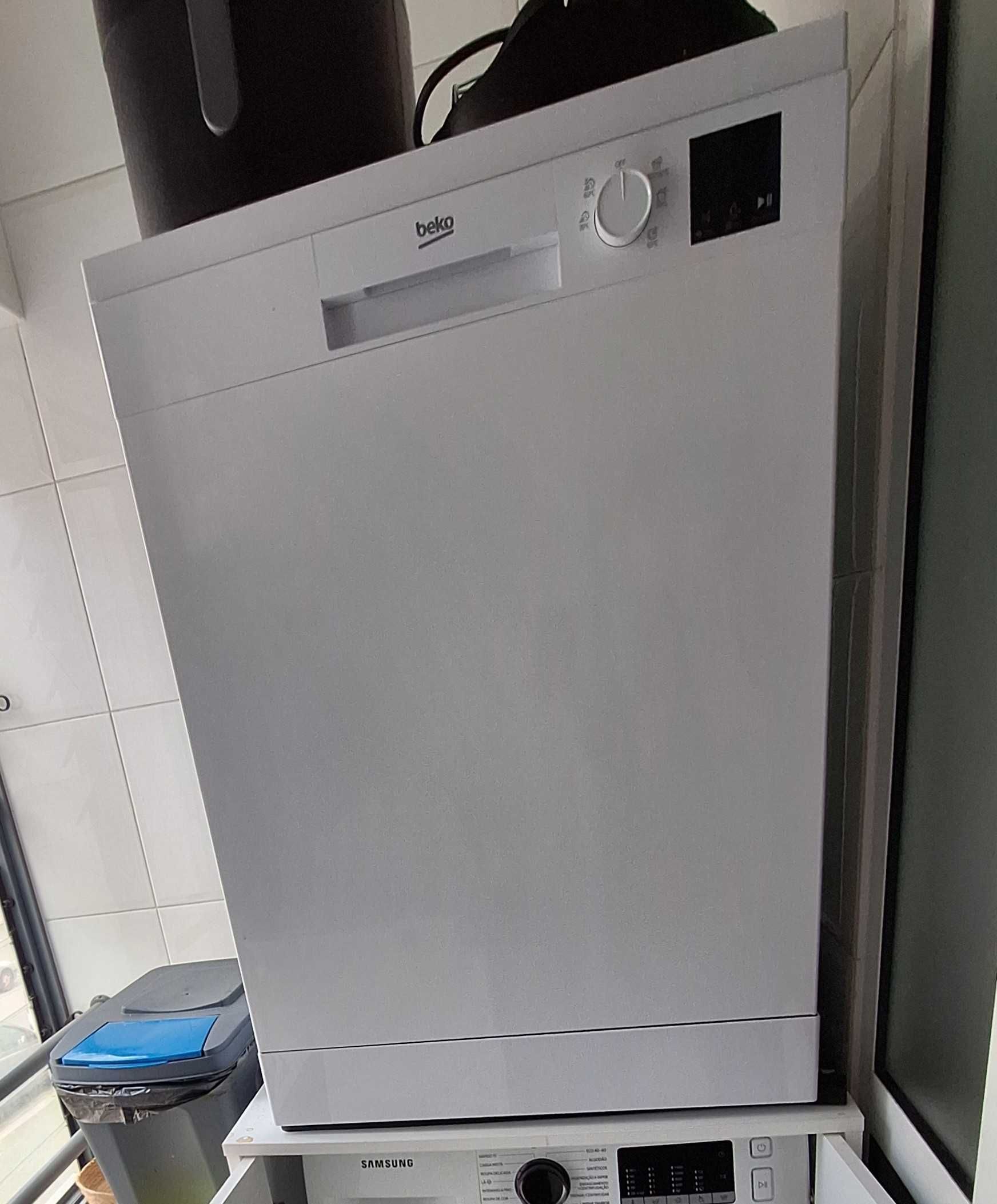 Máquina de Lavar Loiça Beko DVN05320W Branco