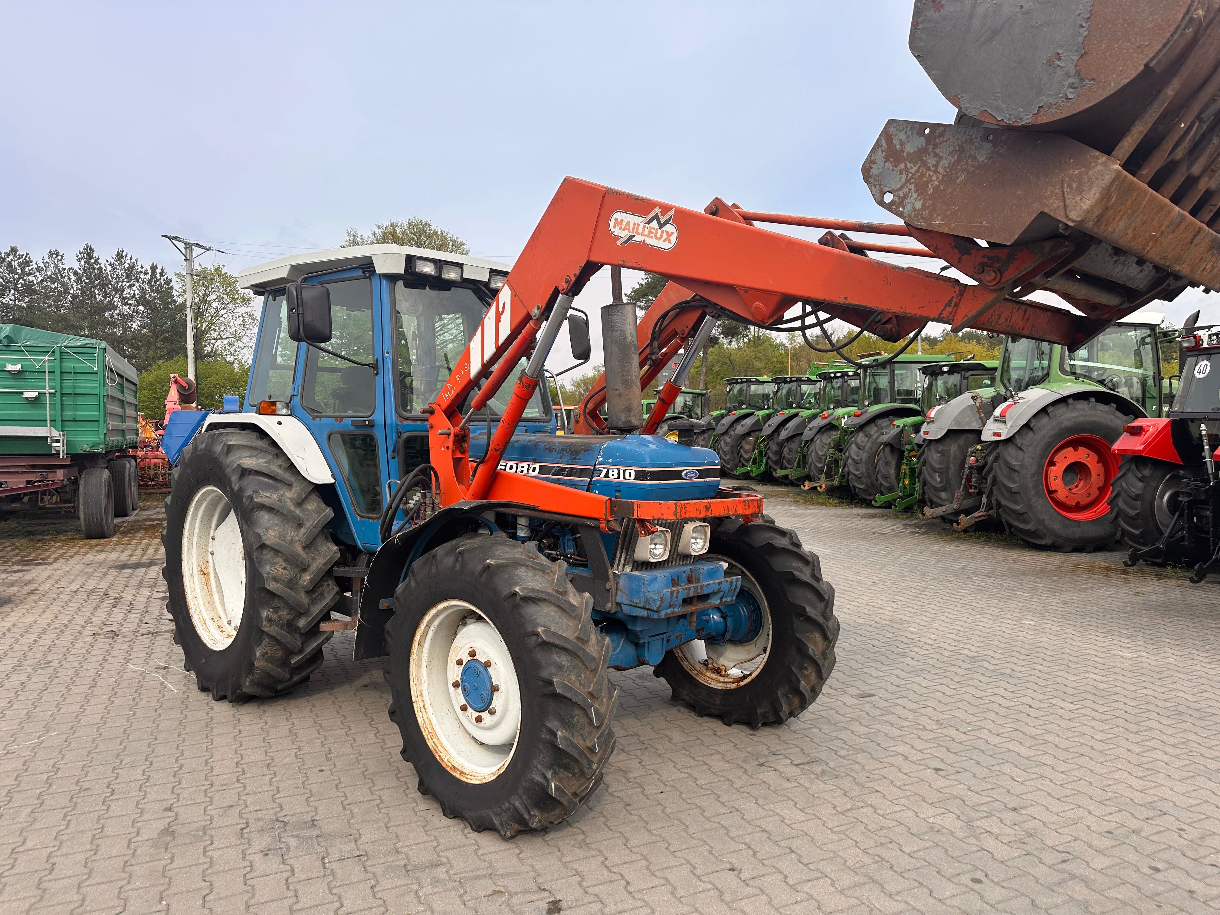 Ciągnik FORD 7810 z ładowaczem MAILLEUX