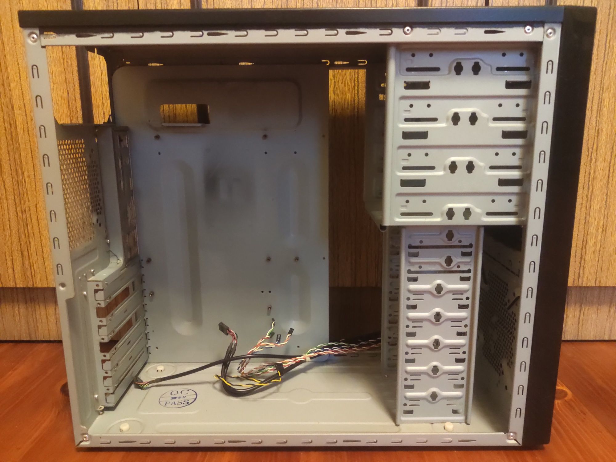 Корпус для офісних ПК та "Sleeper build"