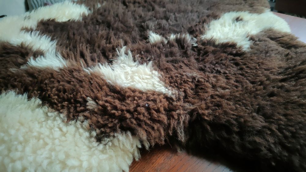 Futro dywan dywanik z futra narzuta na tapczan łóżko sofę miękka