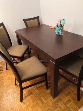 Elegancki zestaw stół i 4 krzesła do salonu lub jadalni