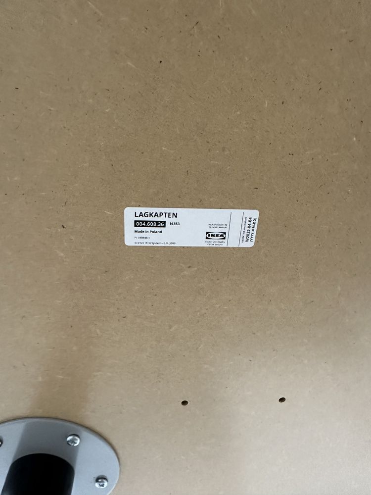 Biały stół / biurko Lagkapten Ikea z regulowaną wysokością