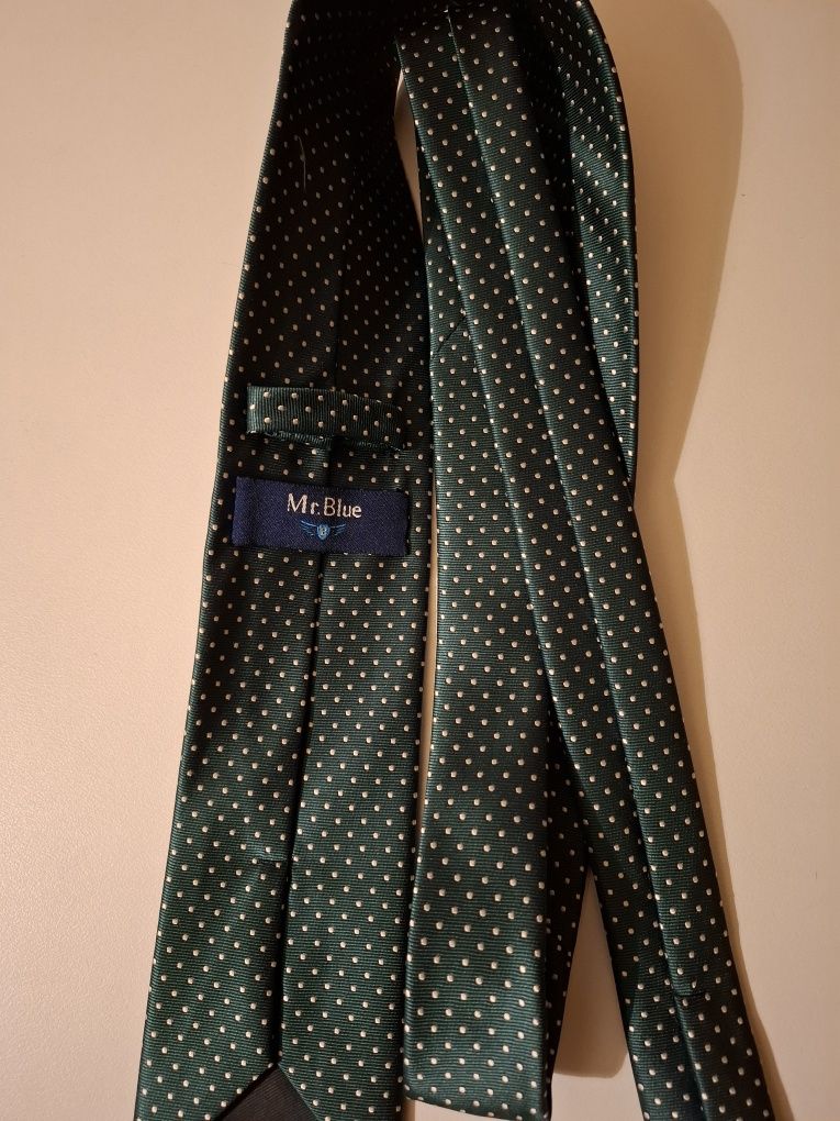 Gravata marca MrBlue,como nova, tom verde escuro